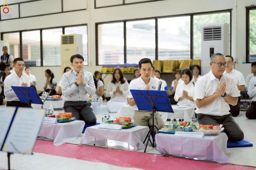 ภาพ No.243070:วันพฤหัสบดีที่ 4 กันยายน พ.ศ. 2568 เวลา 07.00-08.15 น. มหาวิทยาลัยเกษตรศาสตร์ กำแพงแสน ร่วมทำบุญตักบาตร Freshy KU85 พระสงฆ์ 85 รูป