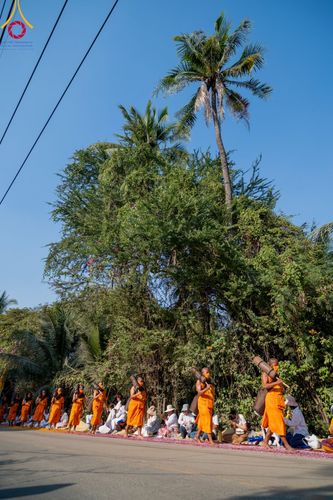 ภาพ No.107872:พิธีต้อนรับพระธรรมยาตรา ในโครงการธรรมยาตรากตัญญูบูชา มหาปูชนียาจารย์ พระมงคลเทพมุนี(สด จนฺทสโร) พระผู้ปราบมาร อนุสรณ์สถาน 7 แห่ง ปีที่ 12 วันที่ 7 มกราคม พ.ศ. 2567 ณ อนุสรณ์สถานคลองบางนางแท่น  อ.สามพราน จ.นครปฐม
