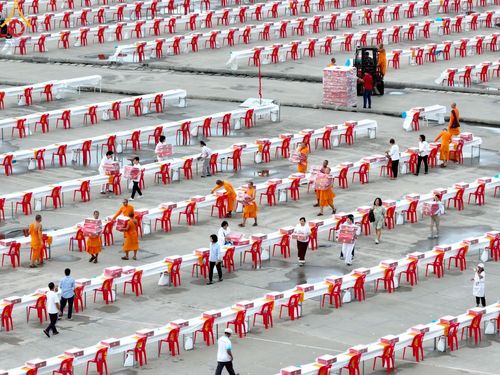 ภาพ No.218951:วันที่ 18-20 เมษายน พ.ศ. 2568 การเตรียมงานในลานธรรม , วิหารคด เพื่องานวันคุ้มครองโลก 22 เมษายน พศ. 2568