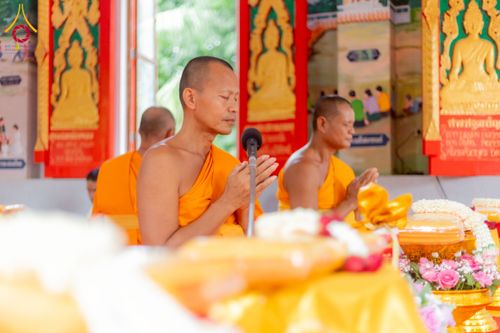 ภาพ No.231801:วันเสาร์ ที่ 5 กรกฎาคม พ.ศ. 2568 พิธีบรรพชา อุปสมบท โครงการอุปสมบท บูชาธรรมมหาปูชนียาจารย์ รุ่นเข้าพรรษา ณ วัดเกาะแก้วประชานุรักษ์ อ.วังทอง  จ.พิษณุโลก