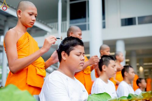 ภาพ No.213671:วันอาทิตย์ที่ 30 มีนาคม พ.ศ. 2568 พิธีตัดปอยผม โครงการหน่อแก้วเปรียญธรรม รุ่นที่ 13 ณ ค่ายจองแชมป์ หมู่กุฏิสามเณรเปรียญธรรม วัดพระธรรมกาย