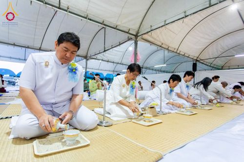 ภาพ No.199377:พิธีถวายภัตตาหารเป็นสังฆทาน แด่พระธรรมยาตรา ณ อนุสรณ์สถานบางปลา วัดบางปลา อำเภอบางเลน จังหวัดนครปฐม ในโครงการธรรมยาตรา กตัญญูบูชา มหาปูชนียาจารย์ พระมงคลเทพมุนี(สด จนฺทสโร) พระผู้ปราบมาร อนุสรณ์สถาน 7 แห่ง ปีที่ 13 วันที่ 22 มกราคม พ.ศ. 2568