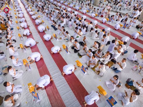 ภาพ No.62742:พิธีขอขมามอบผ้าไตร ในโครงการอุปสมบทหมู่ บูชาธรรมหลวงพ่อธัมมชโย พ.ศ.2567  โครงการอุปสมบทหมู่ธรรมทายาท ระดับอุดมศึกษา รุ่นที่51 (ภาคฤดูร้อน) โครงการบวชพระนานาชาติ AEC และ WAB รุ่นผู้บริหาร(รุ่นที่2) ณ ลานธรรม พระมหาธรรมกายเจดีย์ วันที่ 13 เมษายน พ.ศ. 2567