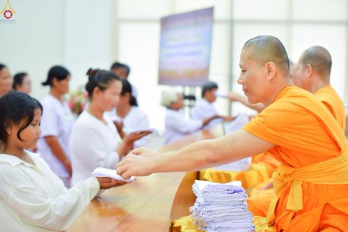 ภาพ No.250071:วันที่ 26-28 กันยายน พ.ศ. 2568 โครงการอบรมอุบาสกแก้ว อุบาสิกาแก้ว รุ่นที่ 3 ตัวแทนทอดกฐินสามัคคีทั่วไทย 30,000 วัด ณ ศูนย์ปฏิบัติธรรมจันทบุรี จ.จันทบุรี