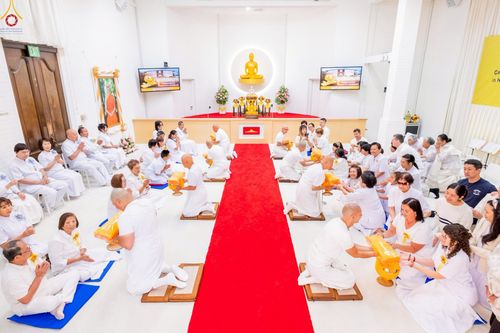 ภาพ No.252248:วันที่ 4-5 ตุลาคม พ.ศ. 2568  วัดพระธรรมกายแคลิฟอร์เนีย ประเทศสหรัฐอเมริกา ได้จัดพิธีตัดปอยผม โดยคณะสงฆ์ ญาติ ๆ และสาธุชน ให้กับนาคธรรมทายาท 8 ท่าน และได้จัดพิธีบรรพชา-อุปสมบท ฉลองพิธีทอดกฐินบรมจักรพรรดิ สร้างอุโบสถ 82 ปี บูชาธรรมหลวงพ่อธัมมชโย