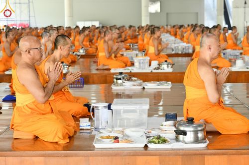 ภาพ No.157681:พิธีถวายภัตตาหารเมนูสวรรค์ ในพรรษาแห่งการเข้าถึงธรรม วันเสาร์ที่ 28 กันยายน พ.ศ. 2567 ณ หอฉันคุณยายอาจารย์ฯ วัดพระธรรมกาย