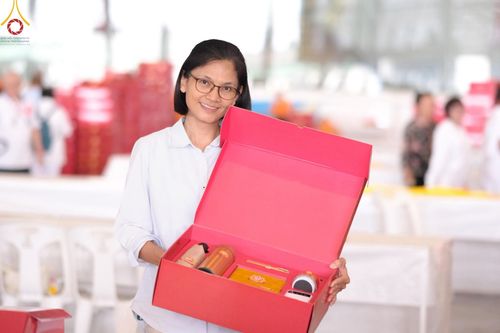 ภาพ No.212268:วันพุธที่ 19 มีนาคม พ.ศ. 2568 การบรรจุไทยธรรมลงกล่องสำเร็จ 43,500 กล่อง เพื่อถวายแด่พระสังฆาธิการ 40,000 กว่าวัดทั่วไทย ในวันคุ้มครองโลก 22 เมษายน พ.ศ. 2568 ณ บ้านแก้วเรือนทองคุณยายฯ วัดพระธรรมกาย