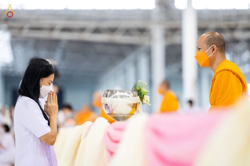 ภาพ No.76650:พิธีถวายโคมมาฆประทีป น้อมถวายเป็นพุทธบูชา แด่คณะพระภิกษุ สามเณร วัดพระธรรมกาย วันที่ 25 กุมภาพันธ์ พ.ศ. 2566