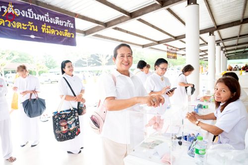 ภาพ No.225933:วันเสาร์ที่ 24 พฤษภาคม พ.ศ. 2568 พิธีถวายสังฆทาน 323 วัด ปีที่ 21 ครั้งที่ 177 พิธีมอบกองทุนหนุนแรงใจช่วยครูใต้ ปีที่ 18 ครั้งที่ 141 และพิธีทำบุญอุทิศส่วนกุศลให้ผู้วายชนม์ ณ ศูนย์ปฏิบัติธรรมภาคใต้ จ.สงขลา