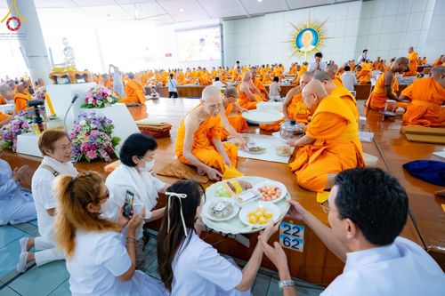 ภาพ No.184800:พิธีถวายภัตตาหารเมนูสวรรค์ "เพื่อการบรรลุธรรม" เนื่องในวาระอายุวัฒนมงคล 84 ปี หลวงพ่อทัตตชีโว วันเสาร์ที่ 21 ธันวาคม พ.ศ. 2567 ณ หอฉันคุณยายอาจารย์ฯ วัดพระธรรมกาย