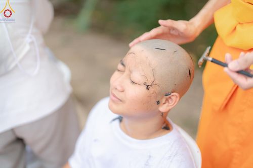 ภาพ No.135061: พิธีบรรพชาสามเณร  พิธีตักบาตรฉลองสามเณรใหม่ วันที่ 1 เมษายน พ.ศ.2567 ในโครงการบรรพชาสามเณรฟื้นฟูพระพุทธศาสนาทั่วไทย ณ ศูนย์ปฏิบัติธรรมแก้วเมืองเลย