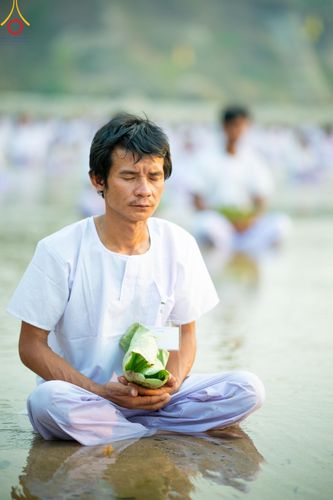 ภาพ No.63286:Photo Story  มหัศจรรย์วัดดงดินแดง Episode 1  พิธีปลงผมนาคธรรมทายาท  ในโครงการบรรพชาอุปสมบทหมู่ ฟื้นฟูพระพุทธศาสนาทั่วไทย วัดดงดินแดง ณ ลำน้ำแม่ตื่น อ.อมก๋อย จ.เชียงใหม่ วันที่ 2 เมษายน พ.ศ. 2567