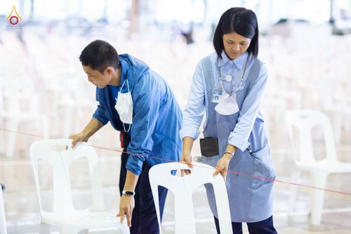 ภาพ No.88703:คณะสงฆ์ เจ้าหน้าที่ และสาธุชน ทุ่มเทแรงกายแรงใจเตรียมงาน เพื่องานวันครูผู้ค้นพบวิชชาธรรมกาย ตั้งแต่วันที่ 20 กันยายน พ.ศ. 2566