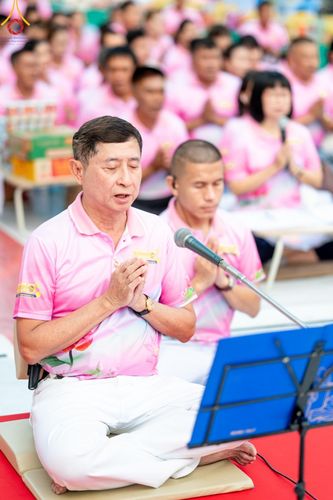 ภาพ No.150812:พิธีเจริญพระพุทธมนต์ และทำบุญตักบาตรแด่คณะสงฆ์ จำนวน 121 รูป เนื่องในโอกาสฉลองครบรอบ 120 ปี อำเภอคลองหลวง จังหวัดปทุมธานี เพื่อถวายเป็นพุทธบูชา ช่วยเหลือผู้ประสบความเดือดร้อนจากอุทกภัย และคณะสงฆ์ 323 วัด 4 จังหวัดชายแดนภาคใต้ วันเสาร์ที่ 31 สิงหาคม พ.ศ. 