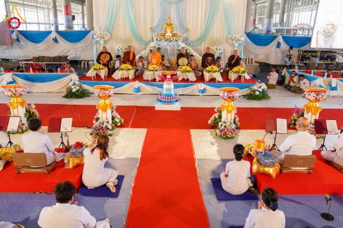 ภาพ No.143687:พิธีถวายผ้าไตร, สวดธรรมจักร, ปฏิบัติธรรม และฟังแสดงพระธรรมเทศนา ภาษาเมียนมา โดยมีสาธุชนชาวเมียนมากว่า 4,000 คน เข้าร่วมพิธี ณ มหารัตนวิหารคด วัดพระธรรมกาย วันอาทิตย์ที่ 7 กรกฎาคม พ.ศ. 2567