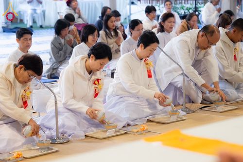 ภาพ No.194383:พิธีถวายภัตตาหารเป็นสังฆทาน แด่พระธรรมยาตรา ณ อนุสรณ์สถานมหาวิหารพระมงคลเทพมุนี (โลตัสแลนด์) อ.สองพี่น้อง จ.สุพรรณบุรี ในโครงการธรรมยาตรา กตัญญูบูชา มหาปูชนียาจารย์ พระมงคลเทพมุนี(สด จนฺทสโร) พระผู้ปราบมาร ปีที่ 13 วันที่ 13 มกราคม พ.ศ.2568