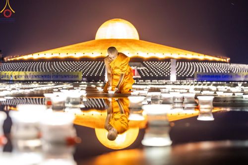 ภาพ No.154823:พิธีจุดประทีป, พิธีฉลองชัยสวดมนต์บทธัมมจักกัปปวัตนสูตร ณ มหารัตนวิหารคด วัดพระธรรมกาย วันอังคารที่ 17 กันยายน พ.ศ. 2567