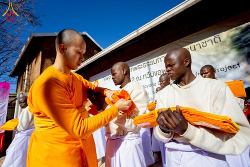 ภาพ No.231659:โครงการบรรพชาอุปสมบทหมู่ครั้งที่ 2 ณ วัดพระธรรมกายโจฮันเนสเบิร์ก ประเทศแอฟริกาใต้ วันอาทิตย์ 29 มิถุนายน พ.ศ. 2568