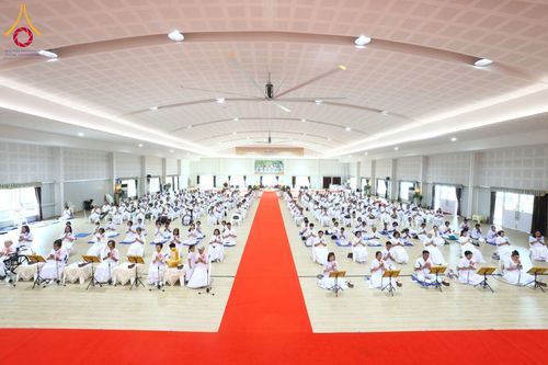 ภาพ No.174294:พิธีทอดกฐินกตัญญูบูชาธรรม ณ พระมหาเจดียทัตตชีโว ศูนย์อบรมเยาวชนกาญจนบุรี ในโครงการกฐินสามัคคีทั่วไทย 30,000 วัด บูชาธรรม 80 ปี หลวงพ่อธัมมชโย โดยคณะศิษยานุศิษย์วัดพระธรรมกาย วันที่ 9 พฤศจิกายน พ.ศ. 2567