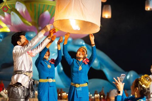 ภาพ No.97279:พิธีทอดผ้าป่า เพื่อสร้าง "ลานอเนกประสงค์พญานาค 4 ตระกูล" และพิธีจุดประทีปโคมลอย ลอยกระทง ถวายประทีปเป็นพุทธบูชา ณ พุทธอุทยานนานาชาติ จ.หนองคาย วันที่ 27 พฤศจิกายน พ.ศ. 2566