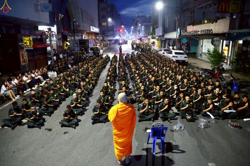 ภาพ No.237350:วันที่ 9-10 สิงหาคม พ.ศ. 2568 การเตรียมงาน เก็บงาน ของเจ้าหน้าที่ทุกสถานะ ในงานมหาสังฆทาน ตักบาตรพระ 10,000 รูป ใจกลางเมืองหาดใหญ่ จ.สงขลา