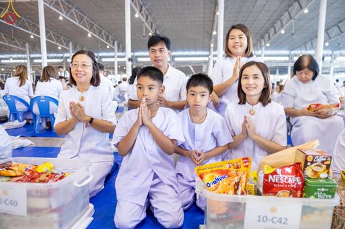 ภาพ No.177587:พิธีตักบาตรและพิธีบูชาข้าวพระ ในวันอาทิตย์ต้นเดือนที่ 1 ธันวาคม พ.ศ. 2567 ณ สภาธรรมกายสากล วัดพระธรรมกาย