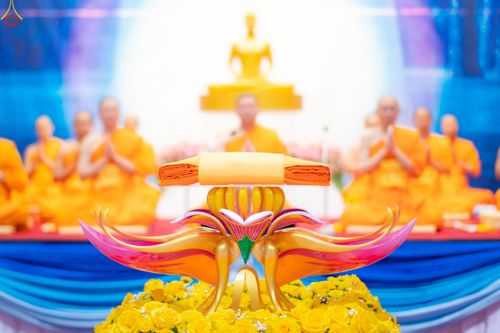 ภาพ No.256052:วันที่ 12 ตุลาคม พ.ศ. 2568 พิธีทอดกฐินวัดพระธรรมกายสวิตเซอร์แลนด์  ณ หอประชุมโรงเรียน Obergoldbach เมือง Bern ประเทศสวิตเซอร์แลนด์