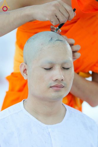 ภาพ No.99944:พิธีปลงผมธรรมทายาท โครงการอุปสมบทบูชาธรรมมหาปูชนียาจารย์ พ.ศ. 2566 ณ ลานธรรม มหาวิหารคด 8-9 ศูนย์อบรมวัดพระธรรมกาย วันอาทิตย์ที่ 3 ธันวาคม พ.ศ. 2566