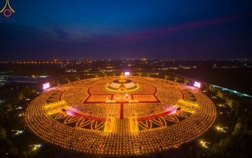 ภาพ No.200618:พิธีจุดประทีปถวายเป็นพุทธบูชา และบูชาธรรมมหาปูชนียาจารย์ ณ อนุสรณ์สถานบางปลา วัดบางปลา อำเภอบางเลน จังหวัดนครปฐม ในโครงการธรรมยาตรา กตัญญูบูชา มหาปูชนียาจารย์ พระมงคลเทพมุนี(สด จนฺทสโร) พระผู้ปราบมาร อนุสรณ์สถาน 7 แห่ง ปีที่ 13 วันที่ 23 มกราคม พ.ศ. 2568
