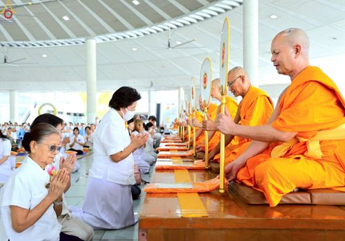 ภาพ No.234852:วันศุกร์ที่ 25 กรกฎาคม พ.ศ. 2568 (วันพระ แรม 15 ค่ำ เดือน 8) พิธีบุพเปตพลี ครั้งที่ 167 ร่วมอุทิศบุญแด่หมู่ญาติที่ล่วงลับไปแล้ว และสืบทอดอายุพระพุทธศาสนา ณ หอฉันคุณยายอาจารย์ฯ วัดพระธรรมกาย