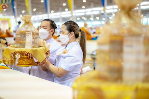 ภาพ No.85374:พิธีถวายมหาสังฆทานคณะสงฆ์ 2000 กว่าวัดทั่วประเทศปีที่ 23, พิธีถวายไทยธรรมคณะสงฆ์ 323 วัด 4 จังหวัดชายแดนภาคใต้, พิธีมอบปัจจัยช่วยเหลือครู 4 จังหวัดชายแดนภาคใต้ ณ สภาธรรมกายสากล วัดพระธรรมกาย ในวันสมาธิโลก อาทิตย์ที่ 6 สิงหาคม พ.ศ. 2566