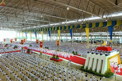 ภาพ No.240705:วันพุธที่ 27 สิงหาคม พ.ศ. 2568 พิธีทอดผ้าป่าเพื่อสร้างอาคาร  82 ปี หลวงพ่อธัมมชโย สมทบกฐินวัดพระธรรมกาย และกฐิน 30,000 วัดทั่วประเทศ ครั้งที่ 1