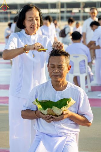 ภาพ No.180007:พิธีปลงผมนาคธรรมทายาท ในโครงการอุปสมบทหมู่ บูชาธรรมมหาปูชนียาจารย์ (ศูนย์อบรมวัดพระธรรมกาย) วันที่ 1 ธันวาคม พ.ศ. 2567 ณ ลานธรรมหารัตนวิหารคด วัดพระธรรมกาย จ.ปทุมธานี