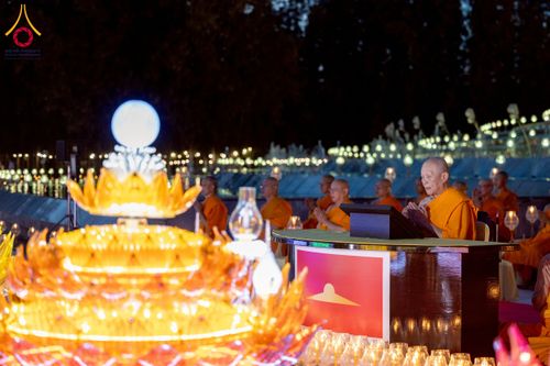 ภาพ No.266309:วันพุธที่ 5 พฤศจิกายน พ.ศ. 2568 (วันพระ ขึ้น 15 ค่ำ เดือน 12) พิธีลอยกระทงธรรม  ณ สระมหาเศรษฐีทะเลบุญ มหาวิหารพระมงคลเทพมุนี วัดพระธรรมกาย จ.ปทุมธานี
