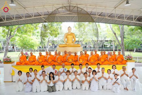 ภาพ No.144293:พิธีตักบาตรพระใหม่  โครงการบรรพชาอุปสมบทหมู่ ธรรมทายาทนานาชาติ (ภาษาจีน) ณ อาคารโถงช้าง วัดพระธรรมกาย วันอาทิตย์ที่ 14 กรกฎาคม พ.ศ. 2567