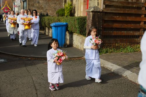 ภาพ No.172180:พิธีทอดกฐิน วัดพระธรรมกายสก็อตแลนด์ บูชาธรรม 80 ปี หลวงพ่อธัมมชโย โดยคณะศิษยานุศิษย์วัดพระธรรมกาย วันที่ 25 ตุลาคม พ.ศ. 2567