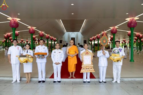 ภาพ No.214783:พิธีต้อนรับสัญญาบัตร พัดยศ พระราชวิเทศวชิรเวที (บัณฑิต วรปญฺโญ) เจ้าอาวาสวัดพระธรรมกายสกอตแลนด์ สหราชอาณาจักร ผู้ช่วยเจ้าอาวาสวัดพระธรรมกาย ณ อุโบสถพระไตรปิฏก วัดพระธรรมกาย