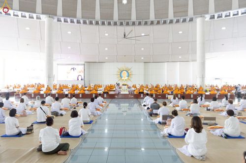 ภาพ No.229689:วันที่ 25 มิถุนายน พ.ศ. 2568 (แรม 15 ค่ำ เดือน 7) พิธีบุพเปตพลี ครั้งที่ 166 ร่วมอุทิศบุญแด่หมู่ญาติที่ล่วงลับไปแล้ว และสืบทอดอายุพระพุทธศาสนา ณ หอฉันคุณยายอาจารย์ฯ วัดพระธรรมกาย