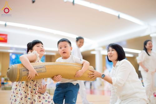 ภาพ No.270614:วันอาทิตย์ที่ 16 พฤศจิกายน พ.ศ. 2568 ถวายกองทุนโครงการอุปสมบทหมู่ 3,000 รูปทั่วไทย  รุ่นบูชาธรรมมหาปูชนียาจารย์ ณ ห้องแก้วสารพัดนึก 2 สภาธรรมกายสากล วัดพระธรรมกาย