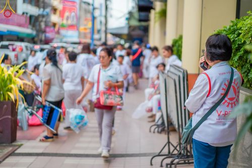 ภาพ No.130015:V.34 เพื่อธรรมเพื่อบางกล่ำ การรับบุญของเจ้าหน้าที่หน่วยงานต่างๆ  เพื่องานธรรมยาตราอัญเชิญพระบรมสารีริกธาตุ ประดิษฐาน ณ มหารัตนเจดีย์สิริปทุมสวรรค์ (เจดีย์อริยพุทธะ 5 พระองค์) ณ ศูนย์ปฏิบัติธรรมภาคใต้ อ.บางกล่ำ จ.สงขลา ระหว่างวันที่ 9-10 มีนาคม พ.ศ. 2567