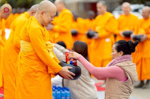 ภาพ No.233010:วันอาทิตย์ 29 มิถุนายน พ.ศ. 2568 กิจกรรมอบรมธรรมทายาทแอฟริกาใต้  ปฏิบัติธรรมสร้างสันติสุขภายใน แสงแห่งพุทธธรรมสู่แผ่นดินแอฟริกาใต้ ณ บริเวณหน้าวัดพระธรรมกายโจฮันเนสเบิร์ก