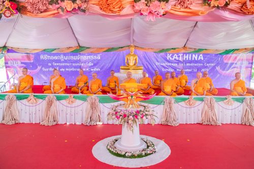 ภาพ No.100335:พิธีทอดกฐินบรมจักรพรรดิ ณ วัดพระธรรมกายแคลิฟอร์เนีย เมืองอาซูซ่า รัฐแคลิฟอร์เนีย ประเทศสหรัฐอเมริกา วันอาทิตย์ที่ 12 พฤศจิกายน พ.ศ. 2566