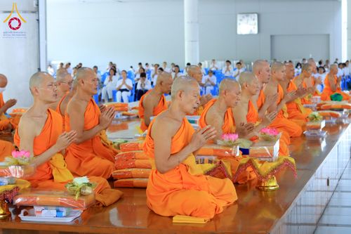 ภาพ No.217138:วันเสาร์ที่ 12 เมษายน พ.ศ. 2568 พิธีบุพเปตพลี ครั้งที่ 162 ร่วมอุทิศบุญแด่หมู่ญาติที่ล่วงลับไปแล้ว และพิธีถวายภัตตาหารเมนูสวรรค์ ณ หอฉันคุณยายอาจารย์ฯ วัดพระธรรมกาย