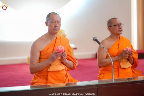 ภาพ No.161402:วัดพระธรรมกายลอนดอน สหราชอาณาจักร จัดงานบุญ น้อมถวายเป็นพุทธบูชา และบูชาธรรมเนื่องในวาระ 140 ปี วันคล้ายวันเกิดด้วยรูปกายเนื้อของ พระมงคลเทพมุนี (สด จนฺทสโร) พระผู้ปราบมาร ในวันที่ 10 ตุลาคม พ.ศ. 2567