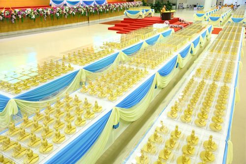 ภาพ No.159488:สัมมนาพิเศษและพิธีมอบองค์พระธรรมกาย 2,000 องค์ ณ ห้องแก้วสารพัดนึก 1 วัดพระธรรมกาย วันอาทิตย์ต้นเดือนที่ 6 ตุลาคม พ.ศ. 2567
