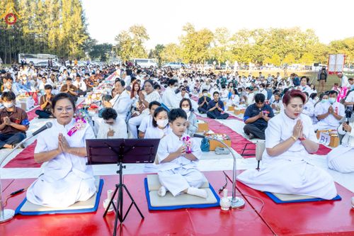 ภาพ No.103852:พิธีตักบาตรพระ 1,000 รูป ครั้งที่ 7 ถวายเป็นพุทธบูชา เพื่อช่วยเหลือคณะสงฆ์ 323 วัด 4 จังหวัดชายแดนภาคใต้ และถวายแด่คณะสงฆ์จังหวัดพิษณุโลก ณ ลานธรรมธุดงคสถานพิษณุโลก อ.วังทอง จ.พิษณุโลก วันที่ 24 ธันวาคม พ.ศ. 2566