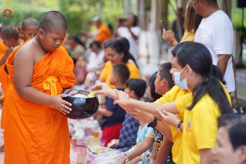 ภาพ No.61081:สามเณรออกบิณฑบาต และกิจกรรมอบรมสามเณร ในโครงการบรรพชาสามเณรฟื้นฟู พระพุทธศาสนาทั่วไทย ณ ศูนย์อบรมที่พักสงฆ์บ้านร่มเย็น จ.นราธิวาส วันที่ 2-15 เมษายน พ.ศ. 2567