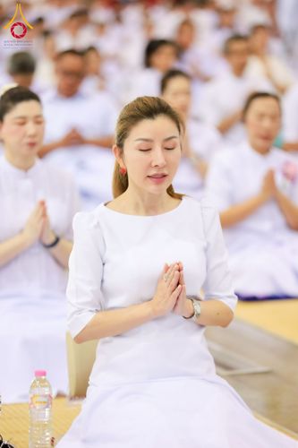 ภาพ No.258139:วันอาทิตย์ที่ 5 ตุลาคม พ.ศ. 2568 พิธีบูชาข้าวพระ ณ สภาธรรมกายสากล วัดพระธรรมกาย