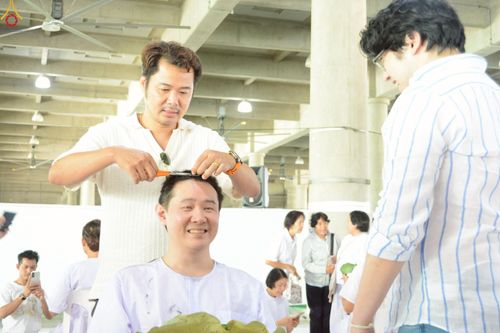 ภาพ No.248611:วันที่ 28 กันยายน พ.ศ. 2568 พิธีตัดปอยผม และปลงผม โครงการอุปสมบทบูชาธรรม 141 ปี พระมงคลเทพมุนี ณ วิหารคด วัดพระธรรมกาย