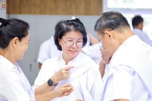 ภาพ No.249084:วันที่ 26-28 กันยายน พ.ศ. 2568 โครงการอบรม อุบาสกแก้ว อุบาสิกาแก้ว รุ่นที่ 3  ณ ศูนย์ปฏิบัติธรรมสมุทรปราการ ได้รับความเมตตาจากคณะสงฆ์ในพื้นที่  รวมถึงผู้บริหารสถานศึกษา ที่นำนักเรียนระดับมัธยมปลาย  มารับฟังข้อมูลเพื่อที่จะเป็นกำลังสำคัญ ในการเข้าร่วมขบวน